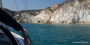 Charter Cicladi con barca vela Milos